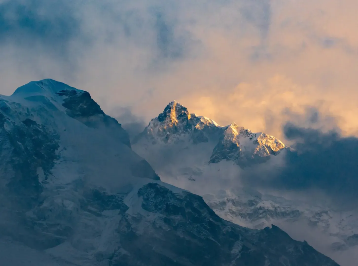 Carrying a Camera to Goechala — story by Mayur Srivatsav